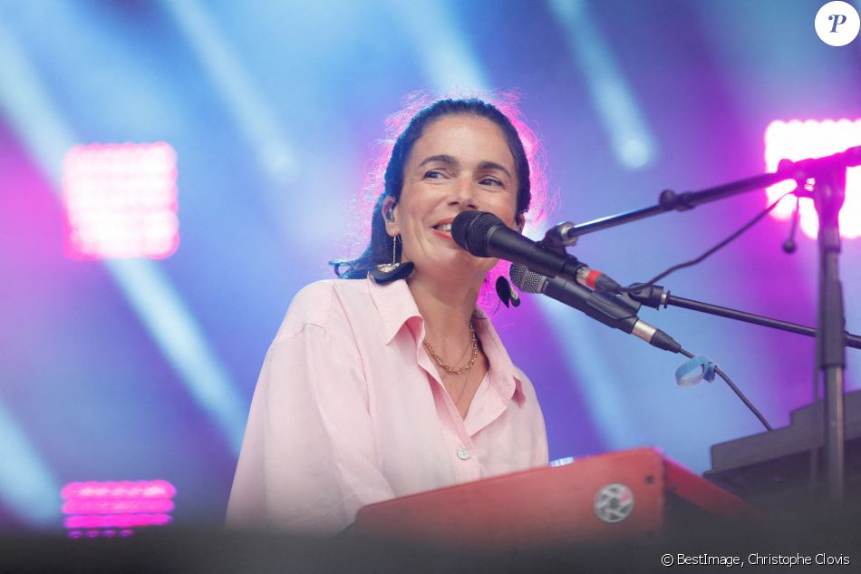 Yael Naim lors de l'Edition Spéciale pour les soignants du festival Solidays 2021 à l'hippodrome ParisLongchamp, le 4 juillet 2021. © Christophe Clovis/Bestimage