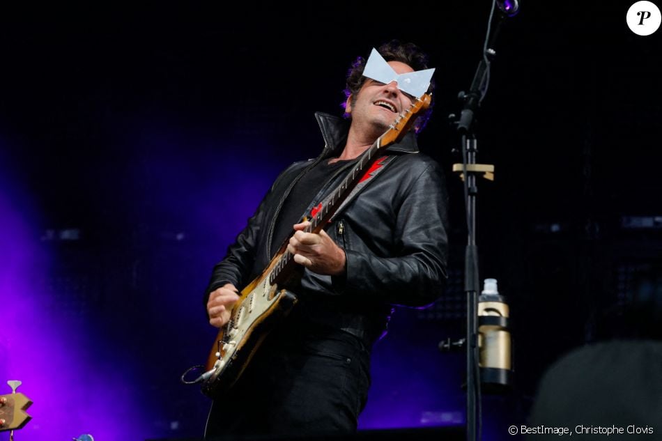 Le chanteur M (Matthieu Chedid) lors de l'Edition Spéciale pour les soignants du festival Solidays 2021 à l'hippodrome ParisLongchamp, le 4 juillet 2021. © Christophe Clovis/Bestimage