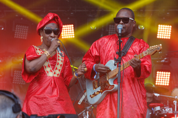 Amadou et Mariam lors de l'édition spéciale pour les soignants du festival Solidays 2021 à l'hippodrome ParisLongchamp, le 4 juillet 2021. © Christophe Clovis/Bestimage