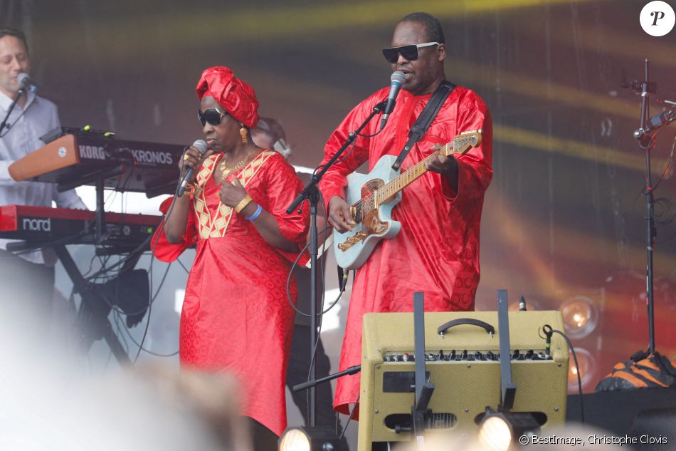 Amadou et Mariam lors de l'édition spéciale pour les soignants du festival Solidays 2021 à l'hippodrome ParisLongchamp, le 4 juillet 2021. © Christophe Clovis/Bestimage