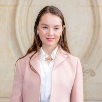 Alexandra de Hanovre, jeune princesse plus affirmée : apparition remarquée au défilé Dior
