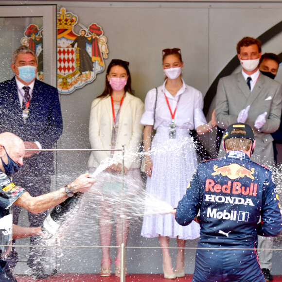 Alexandra de Hanovre, Pierre Casiraghi, sa femme Beatrice Borromeo, Louis Ducruet, le prince Albert II de Monaco, Andrea Casiraghi, Max Verstappen, Carlos Sainz - Podium du 78ème Grand Prix de F1 de Monaco le 23 mai 2021. Bruno Bebert/Bestimage