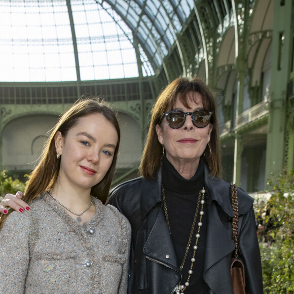 La princesse Alexandra de Hanovre et sa mère la princesse Caroline de Hanovre - FrontRow - défilé de mode Haute-Couture printemps-été 2020 "Chanel" à Paris. Le 21 janvier 2020 © Olivier Borde / Bestimage