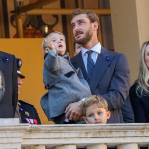 Andrea Casiraghi avec son fils Sacha, Pierre Casiraghi et son fils Stefano, la princesse Alexandra de Hanovre, Roisin Galvin - La famille princière de Monaco dans la cour du Palais Princier lors de la fête Nationale monégasque à Monaco, le 19 novembre 2018. © Dominique Jacovides /PRM/ Bestimage