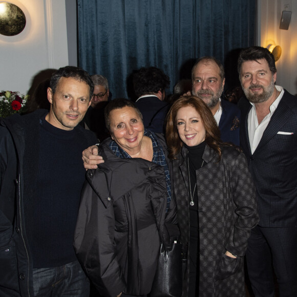 Exclusif - Marc-Olivier Fogiel, Eric Dupond-Moretti et sa compagne Isabelle Boulay , Philippe Lellouche (metteur en scène), Michel Lumbroso (directeur général du théâtre de la Madeleine) - Eric Dupond-Moretti à la barre au théâtre de la Madeleine à Paris le 22 janvier 2019. © Pierre Perusseau/Bestimage