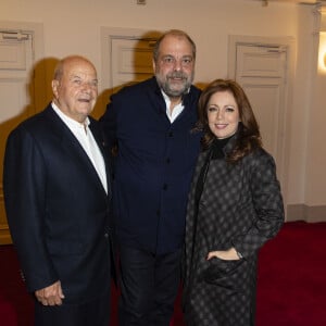 Exclusif - Marc Ladreit de Lacharrière, Eric Dupond-Moretti et sa compagne Isabelle Boulay - Eric Dupond-Moretti à la barre au théâtre de la Madeleine à Paris © Pierre Perusseau/Bestimage