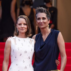 Jodie Foster et sa femme Alexandra Hedison - Montée des marches du film " Annette " lors de la cérémonie d'ouverture du 74ème Festival International du Film de Cannes.