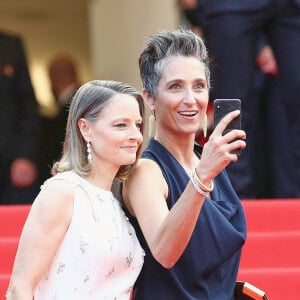 Jodie Foster et sa femme Alexandra Hedison - Montée des marches du film " Annette " lors de la cérémonie d'ouverture du 74ème Festival International du Film de Cannes. Le 6 juillet 2021 