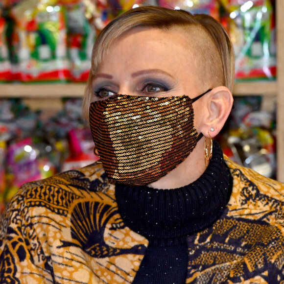 La princesse Charlene de Monaco ( avec une nouvelle coupe de cheveux) durant le traditionnel Arbre de Noël du Palais Princier à Monaco en mode COVID, le 16 décembre 2020. © Bruno Bebert / Pool Monaco / Bestimage