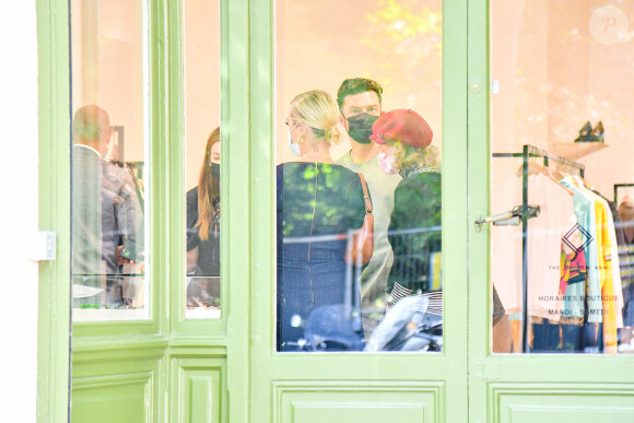 Katy Perry et son fiancé Orlando Bloom ont fait du shopping à la boutique The Broken Arm, dans le 3e arrondissement. Paris, le 7 juillet 2021.