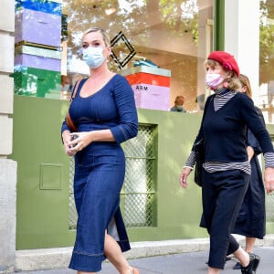 Katy Perry a fait du shopping à la boutique The Broken Arm, dans le 3e arrondissement. Paris, le 7 juillet 2021.