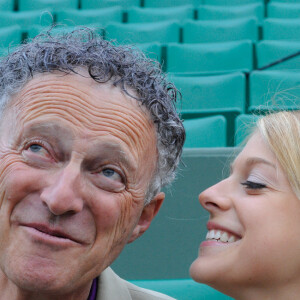 L'animateur et journaliste sportif français Nelson Monfort présente Roland Garros. Ici, avec sa fille Victoria, en 2009 © Patrick Carpentier / Bestimage