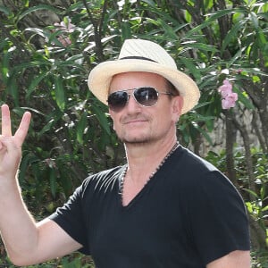 Bono visite la Fondation Maeght a Saint-Paul-de-Vence, le 8 aout 2013.