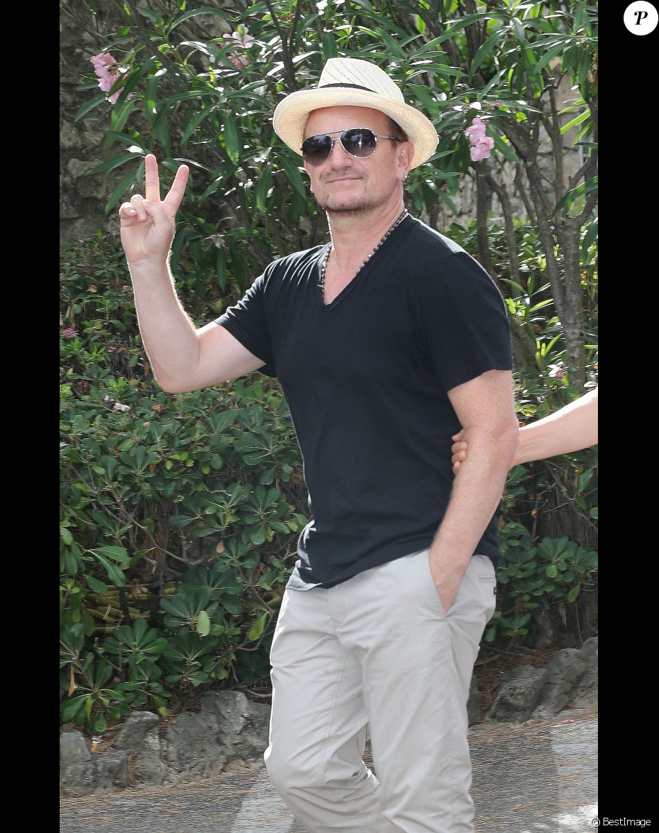 Bono visite la Fondation Maeght a Saint-Paul-de-Vence, le 8 aout 2013.