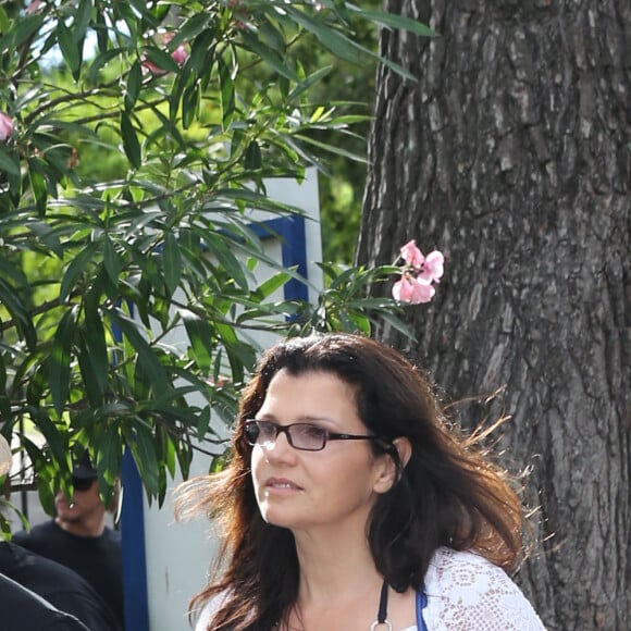 Bono et sa femme Ali Hewson visitent la Fondation Maeght a Saint-Paul-de-Vence, le 8 aout 2013.