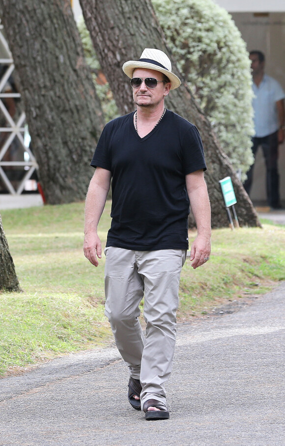 Bono visite la Fondation Maeght a Saint-Paul-de-Vence, le 8 aout 2013.