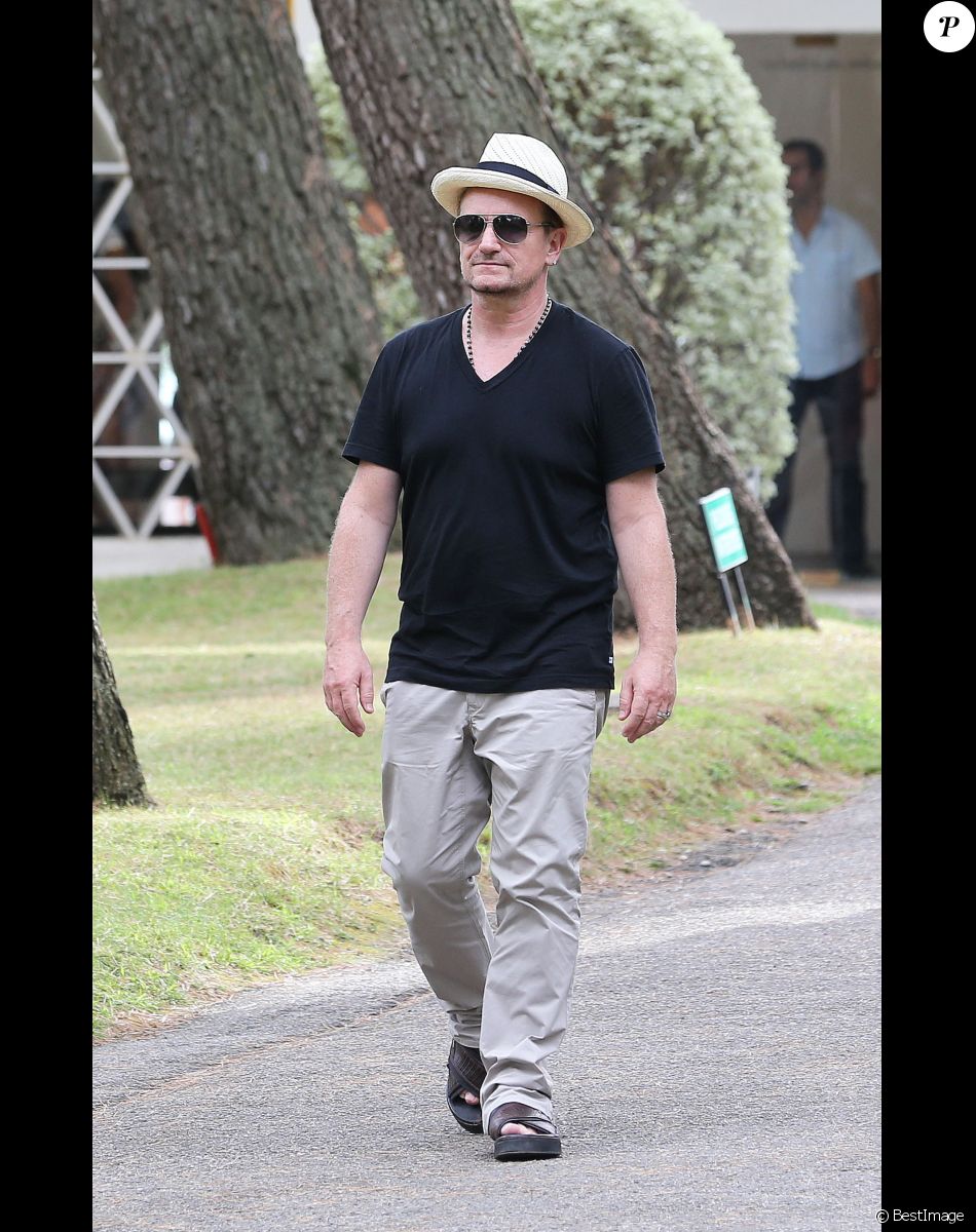 Bono visite la Fondation Maeght a Saint-Paul-de-Vence, le 8 aout 2013.