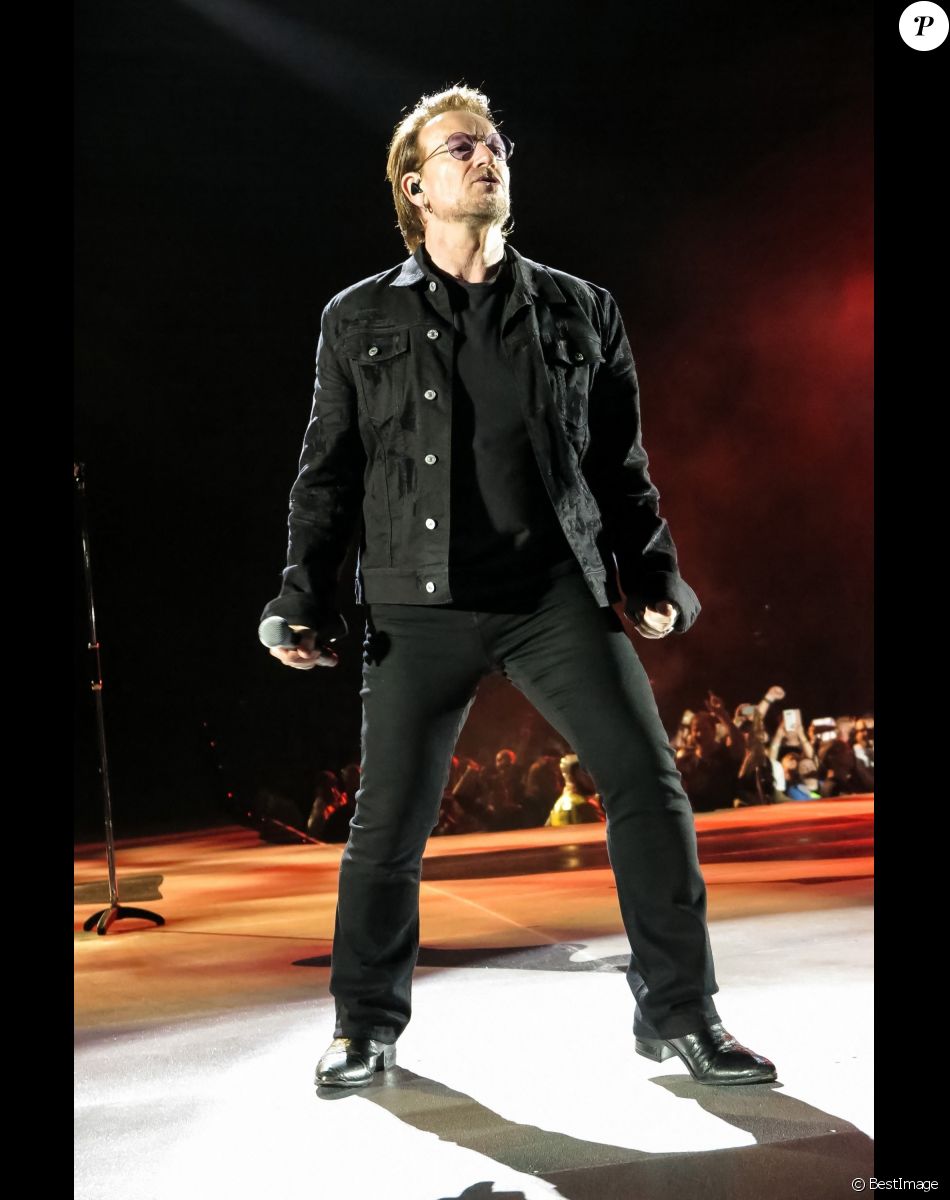 Bono - Le groupe U2 en concert au stade Sydney Cricket Ground (SCG) à Sydney dans le cadre de leur tournée "The Joshua Tree Tour", le 23 novembre 2019.