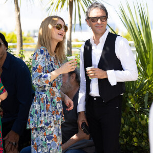 Vanessa Paradis, Samuel Benchetrit (réalisateur) au photocall du film Cette musique ne joue pour personne (Cannes première) lors du 74ème festival international du film de Cannes le 10 juillet 2021 © Borde / Jacovides / Moreau / Bestimage 