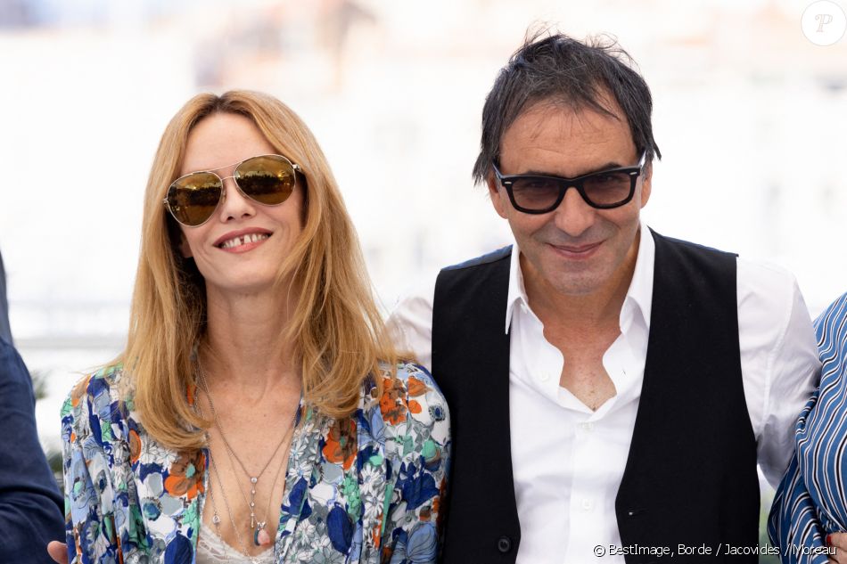 Vanessa Paradis, Samuel Benchetrit (réalisateur) au photocall du film Cette musique ne joue pour personne (Cannes première) lors du 74ème festival international du film de Cannes le 10 juillet 2021 © Borde / Jacovides / Moreau / Bestimage