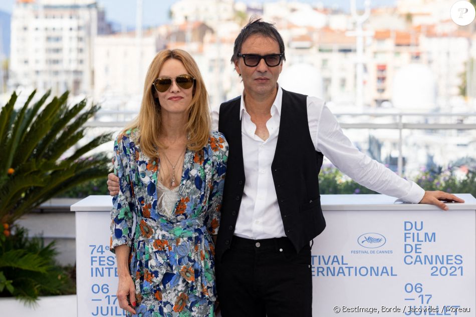 Vanessa Paradis, Samuel Benchetrit (réalisateur) au photocall du film Cette musique ne joue pour personne (Cannes première) lors du 74ème festival international du film de Cannes. © Borde / Jacovides / Moreau / Bestimage
