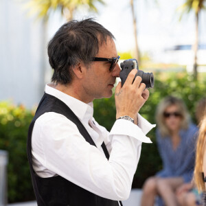 Samuel Benchetrit (réalisateur) au photocall du film Cette musique ne joue pour personne (Cannes première) lors du 74ème festival international du film de Cannes le 10 juillet 2021 © Borde / Jacovides / Moreau / Bestimage 