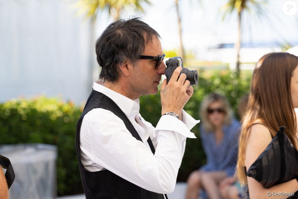 Samuel Benchetrit (réalisateur) au photocall du film Cette musique ne joue pour personne (Cannes première) lors du 74ème festival international du film de Cannes le 10 juillet 2021 © Borde / Jacovides / Moreau / Bestimage