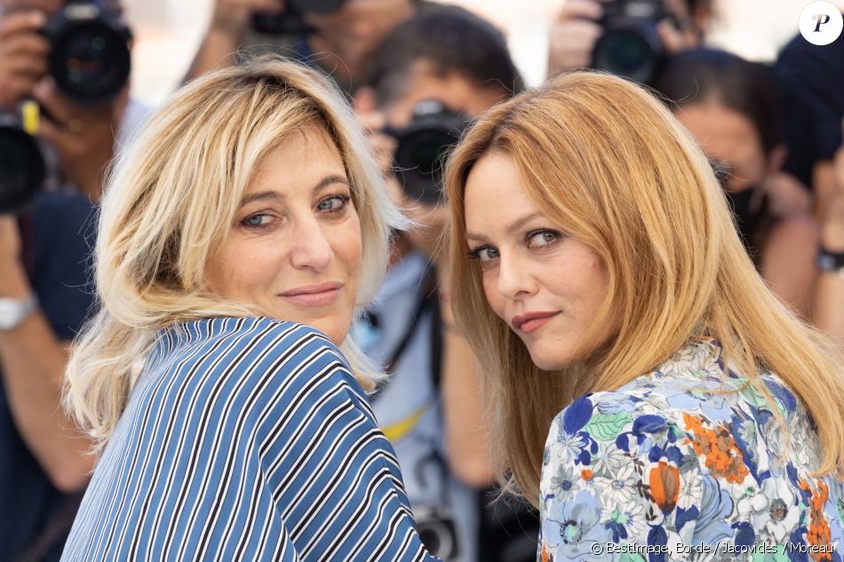 Valeria Bruni-Tedeschi, Vanessa Paradis au photocall du film Cette musique ne joue pour personne (Cannes première) lors du 74ème festival international du film de Cannes le 10 juillet 2021 © Borde / Jacovides / Moreau / Bestimage