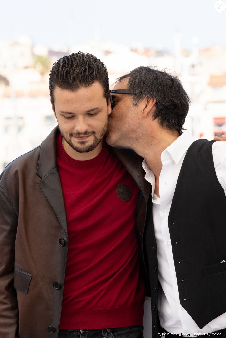 Jules Benchetrit (fils de Samuel Benchetrit et Marie Trintignant), Samuel Benchetrit (réalisateur) au photocall du film Cette musique ne joue pour personne (Cannes première) lors du 74ème festival international du film de Cannes le 10 juillet 2021 © Borde / Jacovides / Moreau / Bestimage