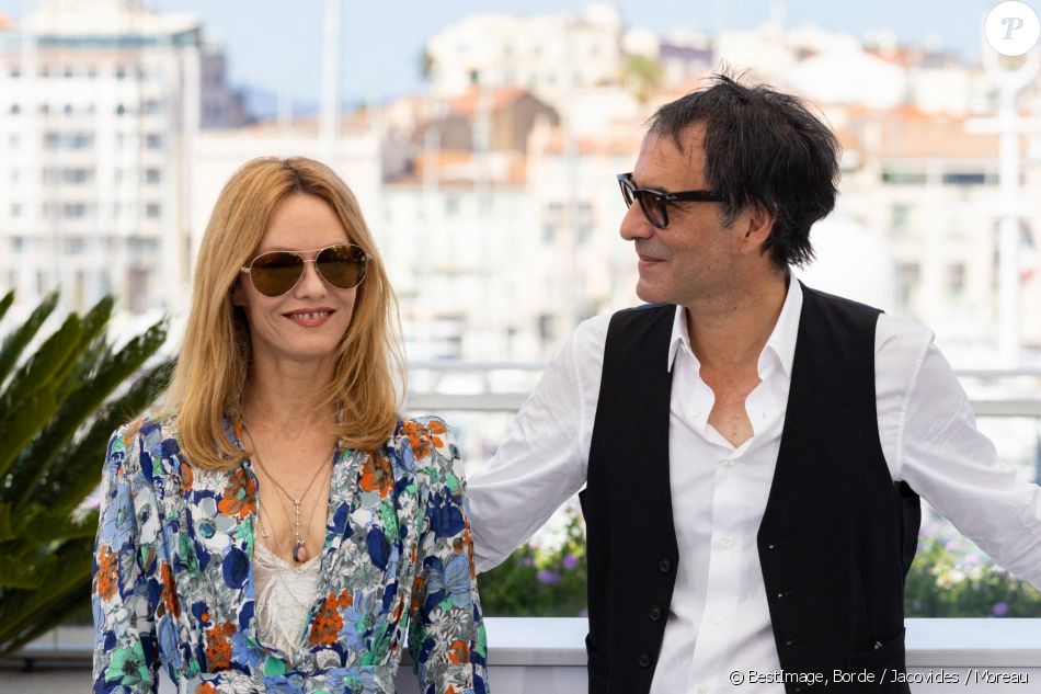 Vanessa Paradis, Samuel Benchetrit (réalisateur) au photocall du film Cette musique ne joue pour personne (Cannes première) lors du 74ème festival international du film de Cannes le 10 juillet 2021 © Borde / Jacovides / Moreau / Bestimage