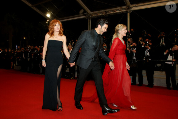 Les membres du jury Mélanie Laurent, Tahar Rahim et Mylène Farmer à la montée des marches du film "Flag Day" lors du 74ème Festival International du Film de Cannes. Le 10 juillet 2021 © Borde-Jacovides-Moreau / Bestimage