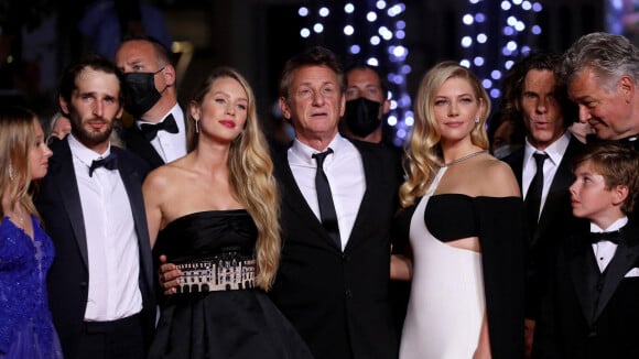 Cannes 2021 : Sean Penn en famille, Mélanie Laurent renversante au bras de Tahar Rahim