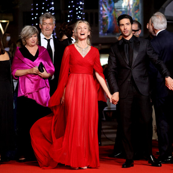 Les membres du jury Mélanie Laurent, Tahar Rahim et Mylène Farmer à la montée des marches du film "Flag Day" lors du 74ème Festival International du Film de Cannes. Le 10 juillet 2021 © Borde-Jacovides-Moreau / Bestimage