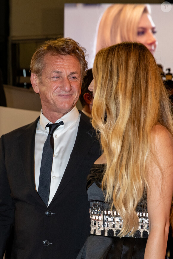 Sean Penn et sa fille Dylan Penn à la montée des marches du film "Flag Day" lors du 74ème Festival International du Film de Cannes. Le 10 juillet 2021 © Borde-Jacovides-Moreau / Bestimage