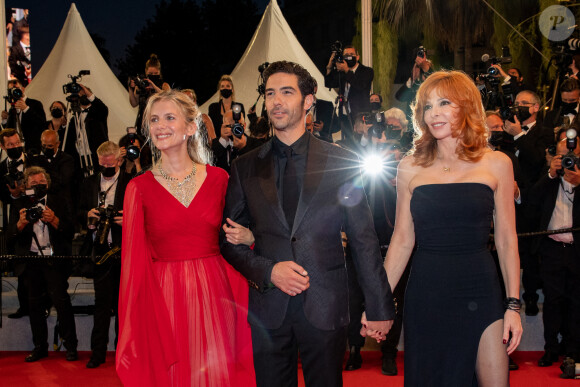 Les membres du jury Mélanie Laurent, Tahar Rahim et Mylène Farmer à la montée des marches du film "Flag Day" lors du 74ème Festival International du Film de Cannes. Le 10 juillet 2021 © Borde-Jacovides-Moreau / Bestimage