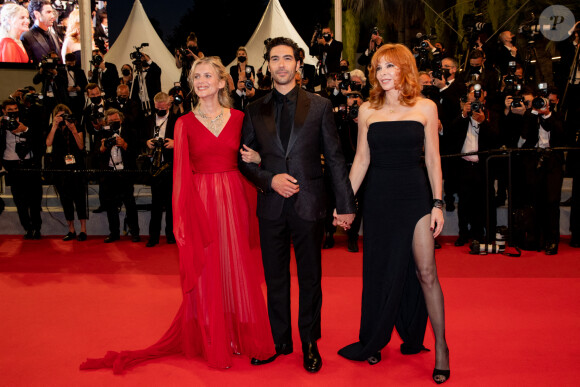 Les membres du jury Mélanie Laurent, Tahar Rahim et Mylène Farmer à la montée des marches du film "Flag Day" lors du 74ème Festival International du Film de Cannes. Le 10 juillet 2021 © Borde-Jacovides-Moreau / Bestimage