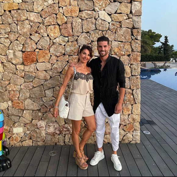 Luca Zidane et sa mère Véronique Zidane (l'épouse de Zinédine Zidane) en vacances à Ibiza. Juillet 2021.