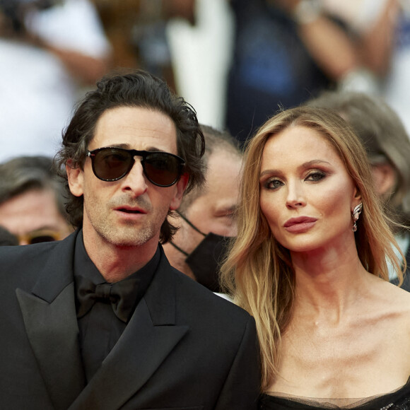 Andrien Brody et sa compagne Georgina Chapman - Montée des marches du film " The French Dispatch" lors du 74ème Festival International du Film de Cannes. Le 12 juillet 2021 © Borde-Jacovides-Moreau / Bestimage