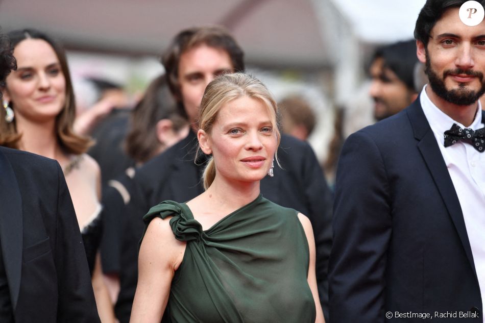 Mélanie Thierry - Montée des marches du film " The French Dispatch" lors du 74ème Festival International du Film de Cannes. Le 12 juillet 2021 © Rachid Bellak / Bestimage