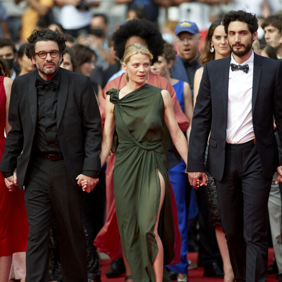 Eric Caravaca, Mélanie Thierry, Romain Cogitore - Montée des marches du film " The French Dispatch" lors du 74ème Festival International du Film de Cannes. Le 12 juillet 2021 © Borde-Jacovides-Moreau / Bestimage 