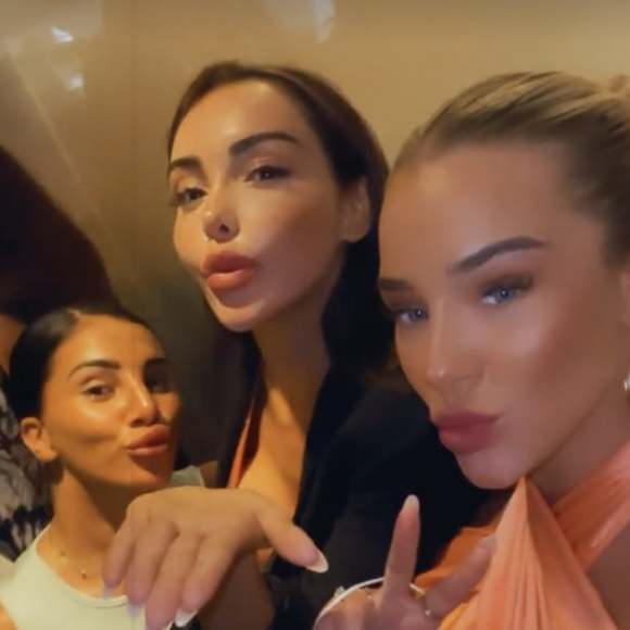 Nabilla et Thomas Vergara retrouvent Riyad Mahrez, sa fiancée Taylor Ward et sa soeur Inès à Ibiza, en juillet 2021.
