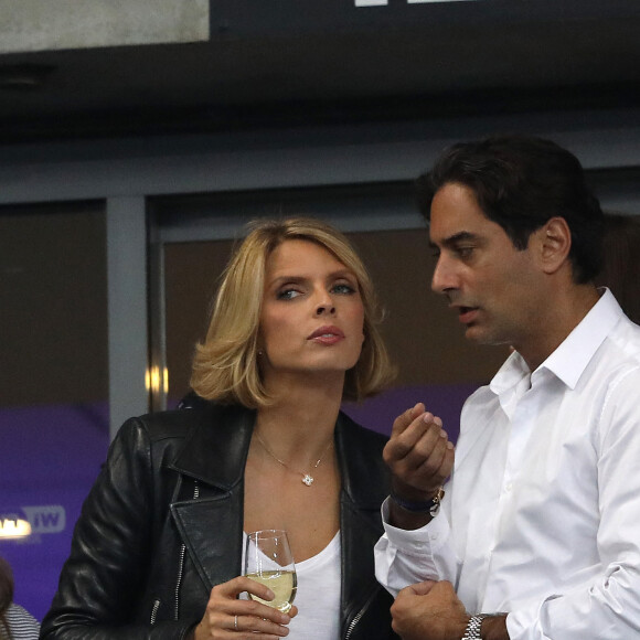 Sylvie Tellier (directrice générale de la Société Miss France et Miss France 2002) et son mari Laurent dans les tribunes du stade de France lors du match de ligue des nations opposant la France à l'Allemagne à Saint-Denis, Seine Saint-Denis, France, le 16 octobre 2018. La France a gagné 2-1.