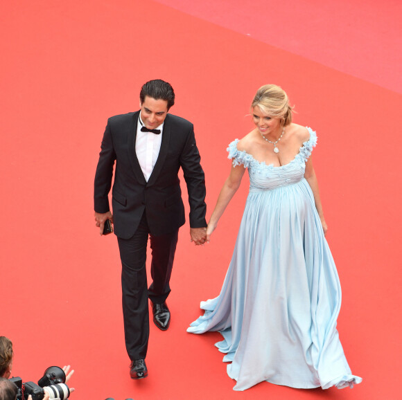 Sylvie Tellier (enceinte) et son mari Laurent lors de la montée des marches du film " Plaire, aimer et courir vite " lors du 71ème Festival International du Film de Cannes. Le 10 mai 2018 © Borde-Jacovides-Moreau/Bestimage 
