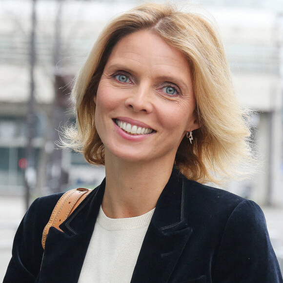 Exclusif - Sylvie Tellier quitte les studios de RMC à Paris.