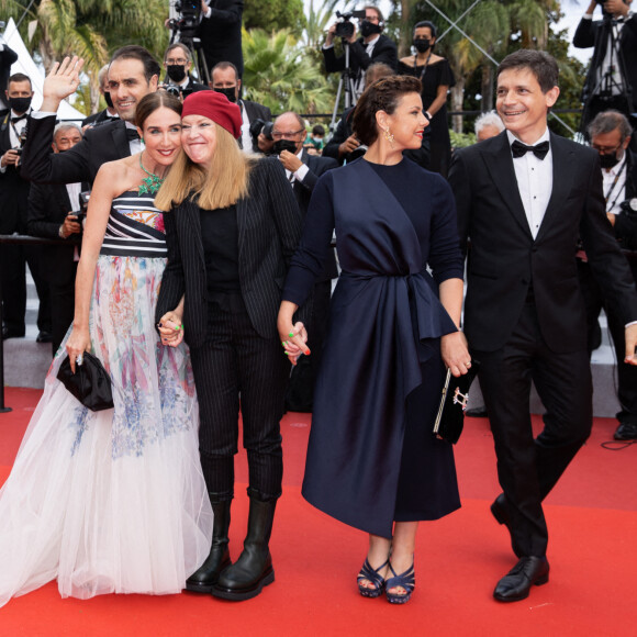 Michael Covino, Elsa Zylberstein, Andrea Arnold, Mounia Meddour, Daniel Burman - Montée des marches du film " Les intranquilles " lors du 74ème Festival International du Film de Cannes. Le 16 juillet 2021 © Borde-Jacovides-Moreau / Bestimage