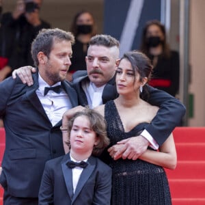 Joachim Lafosse, Gabriel Merz Chammah (petit-fils de I.Huppert), Leïla Bekhti, Damien Bonnard - Montée des marches du film " Les intranquilles " lors du 74ème Festival International du Film de Cannes. Le 16 juillet 2021 © Borde-Jacovides-Moreau / Bestimage