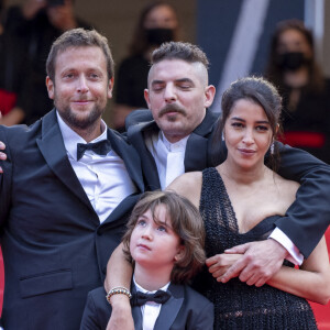 Joachim Lafosse, Gabriel Merz Chammah, Leïla Bekhti, Damien Bonnard - Montée des marches du film " Les intranquilles " lors du 74ème Festival International du Film de Cannes. Le 16 juillet 2021 © Borde-Jacovides-Moreau / Bestimage