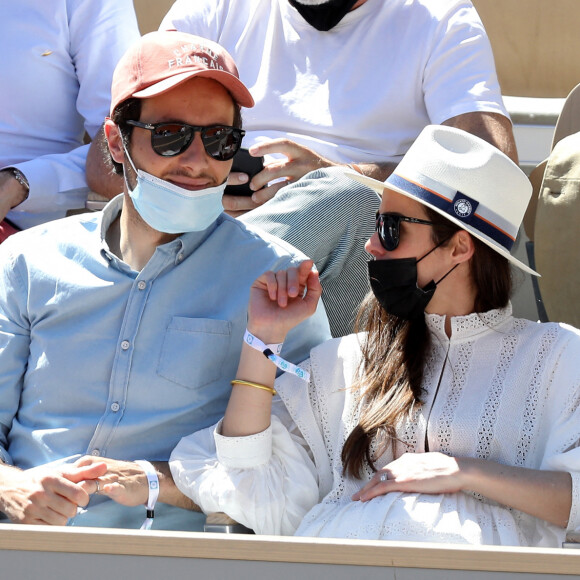 Vianney et sa compagne Catherine Robert (enceinte) dans les tribunes lors de la finale des internationaux de France Roland Garros à Paris le 13 juin 2021. © Dominique Jacovides / Bestimage