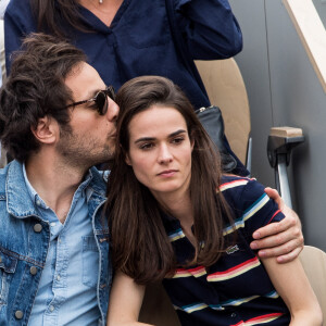 Vianney Bureau (Vianney) et sa compagne Catherine Robert - People dans les tribunes lors de la finale messieurs des internationaux de France de tennis de Roland Garros 2019 à Paris le 9 juin 2019. © Jacovides-Moreau/Bestimage