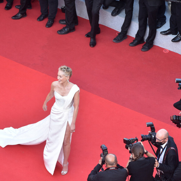 Sharon Stone - Montée des marches du film " OSS 117 : Alerte rouge en Afrique Noire " lors du 74ème Festival International du Film de Cannes. Le 17 juillet 2021